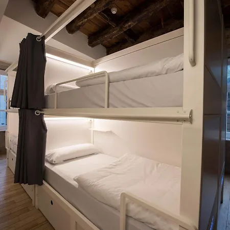 Bluesock Hostel *